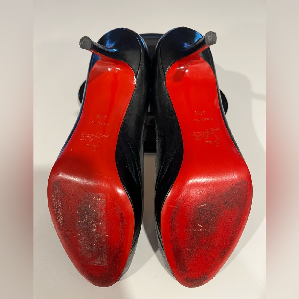 Christian Louboutin peep toe black leather pump. NOT black patent. EU 40.5